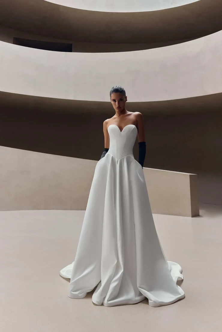 Milla Nova - White and Lace Avalora Default Image